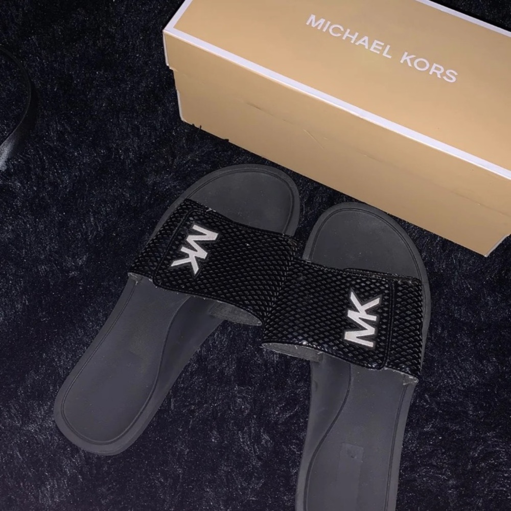 Miachel Kors slides .